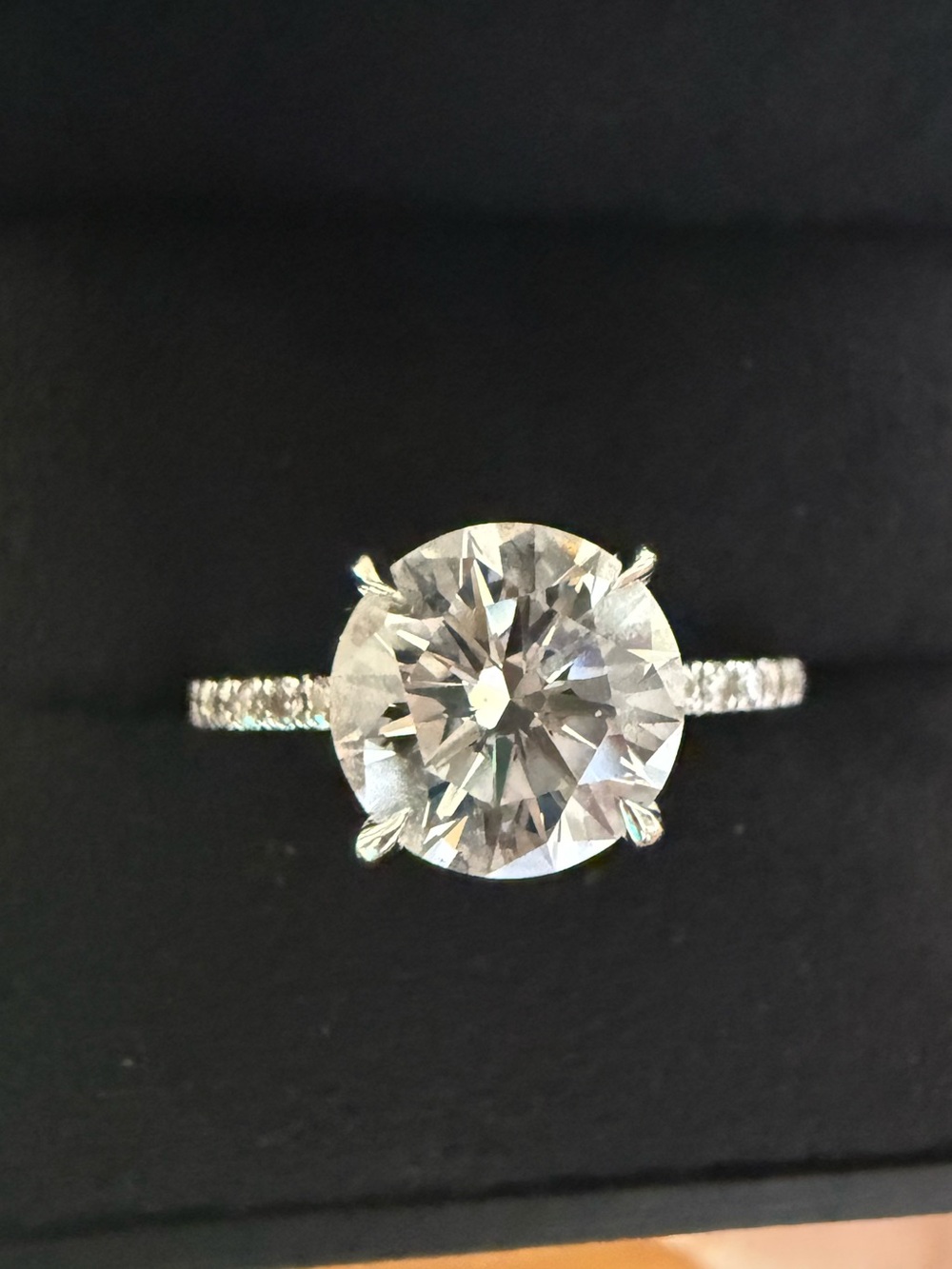 2.13 round brilliant near colorless lab diamond. Stunning